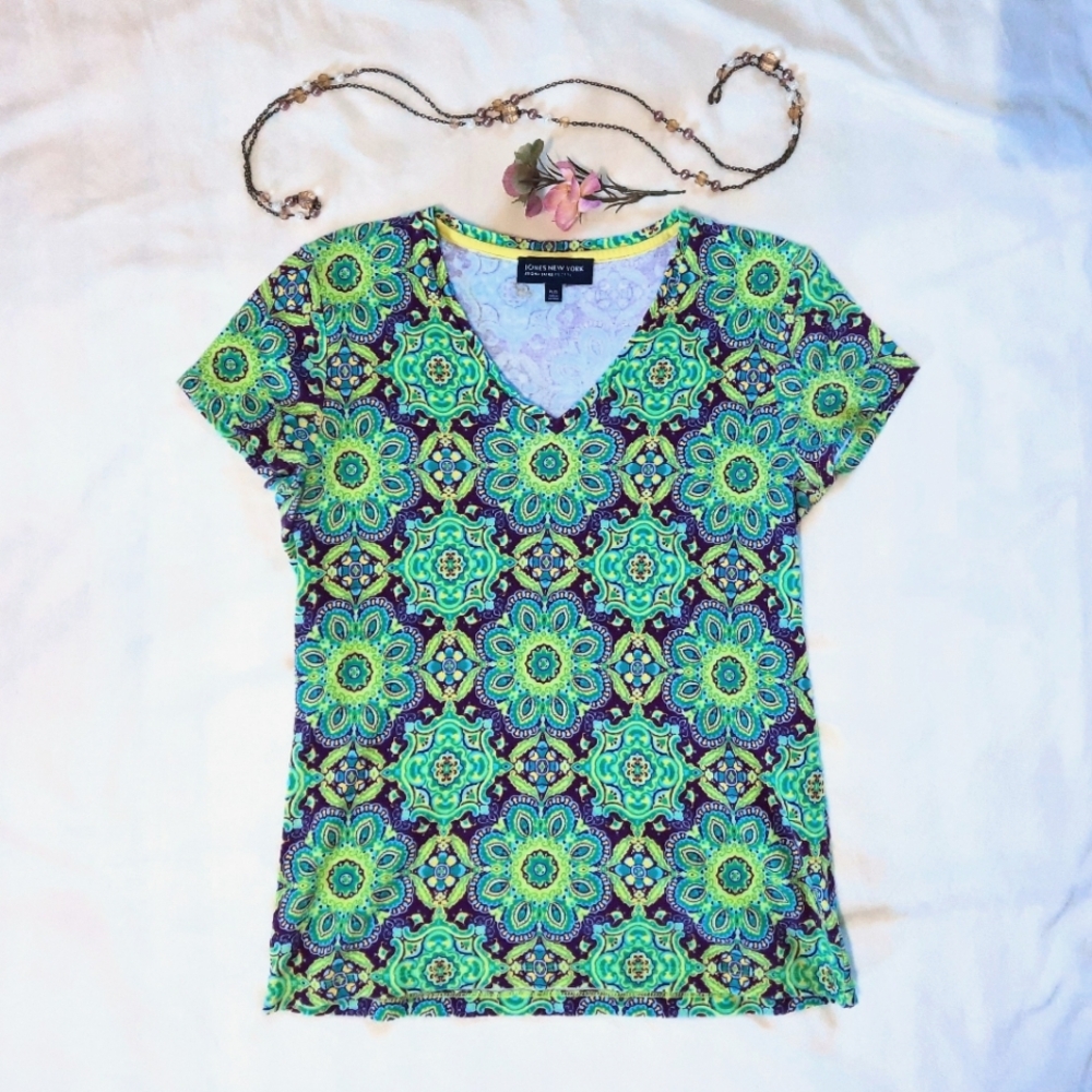JONES NEW YORK V-Neck Bright Mandela Pattern T-Shirt
